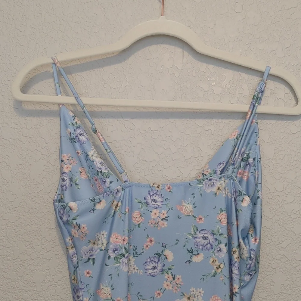 Iris light blue floral sleeveless cowl neck fitted midi dress - Picture 12 of 13